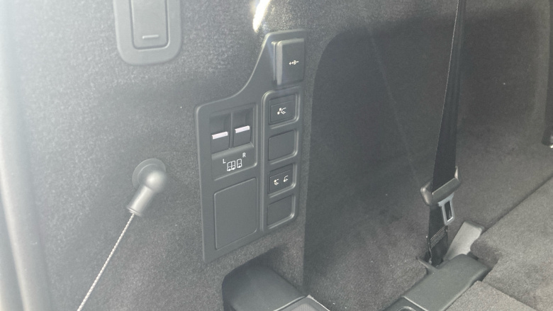 Land Rover Discovery 3.0 D350 Dynamic SE 5dr Auto Diesel Station Wagon